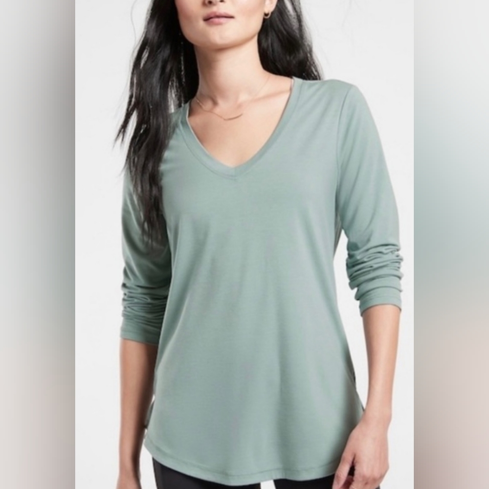 Athleta Essential V Neck Top - size 1X - NWT